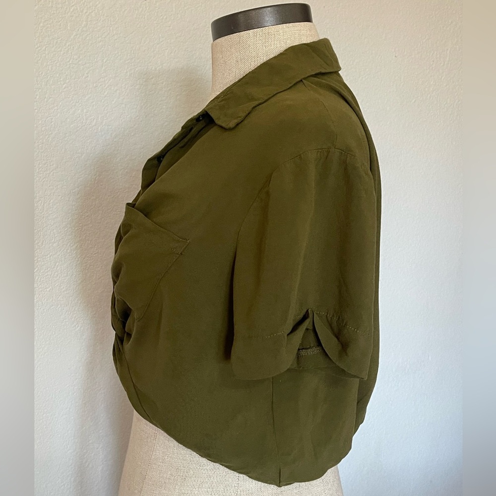 Forever 21 Olive Green Twist Front Crop Blouse | M | Collared Short Sleeve - Picture 2 of 10